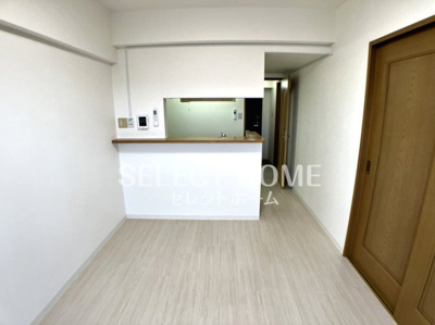 【居間・リビング】 | リバーサイドオオスカ | ゆったりとしたリビングです