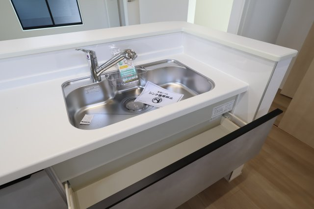 《仲介手数料無料》桜区西堀７丁目22-33(1号棟)新築一戸建てグラファーレのキッチン|撮影日 2025年9月25日 13:00 晴れ