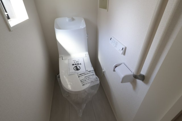 《仲介手数料無料》桜区西堀７丁目22-33(1号棟)新築一戸建てグラファーレのトイレ|撮影日 2025年9月25日 13:00 晴れ