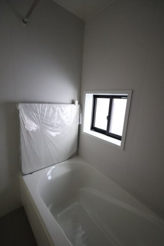 《仲介手数料無料》桜区西堀７丁目22-33(4号棟)新築一戸建てグラファーレの浴室|撮影日 2025年9月25日 13:00 晴れ