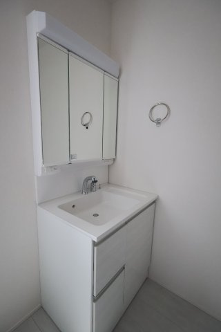 《仲介手数料無料》桜区西堀７丁目22-33(4号棟)新築一戸建てグラファーレの独立洗面台|撮影日 2025年9月25日 13:00 晴れ