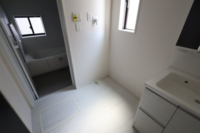 《仲介手数料無料》桜区西堀７丁目22-33(4号棟)新築一戸建てグラファーレのランドリースペース|撮影日 2025年9月25日 13:00 晴れ