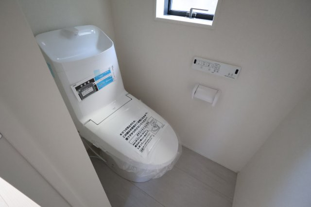 《仲介手数料無料》桜区西堀７丁目22-33(4号棟)新築一戸建てグラファーレのトイレ|撮影日 2025年9月25日 13:00 晴れ