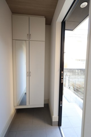 《仲介手数料無料》桜区西堀７丁目22-33(4号棟)新築一戸建てグラファーレの玄関|撮影日 2025年9月25日 13:00 晴れ