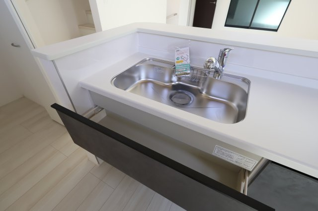 《仲介手数料無料》桜区西堀７丁目22-33(4号棟)新築一戸建てグラファーレのキッチン|撮影日 2025年9月25日 13:00 晴れ
