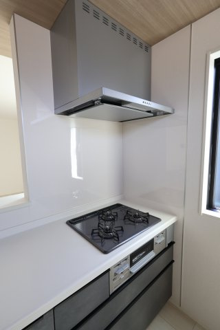 《仲介手数料無料》桜区西堀７丁目22-33(4号棟)新築一戸建てグラファーレのキッチン|撮影日 2025年9月25日 13:00 晴れ