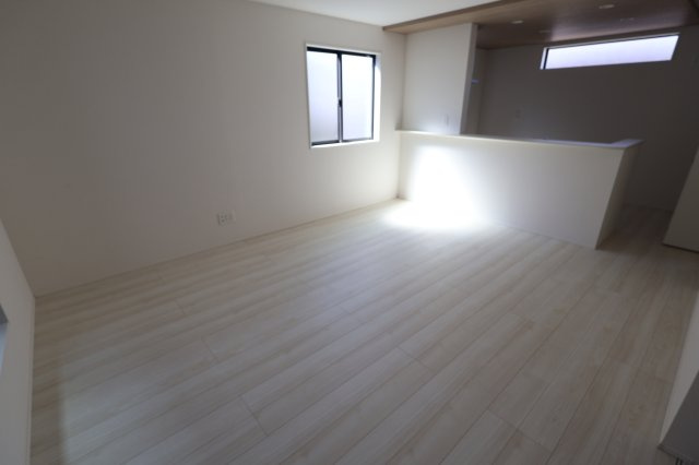 《仲介手数料無料》桜区西堀７丁目22-33(4号棟)新築一戸建てグラファーレの居間・リビング|撮影日 2025年9月25日 13:00 晴れ