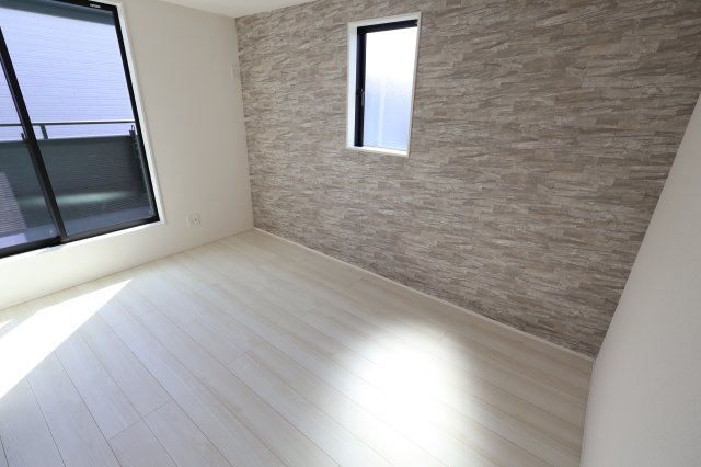 《仲介手数料無料》桜区西堀７丁目22-33(4号棟)新築一戸建てグラファーレの洋室|撮影日 2025年9月25日 13:00 晴れ