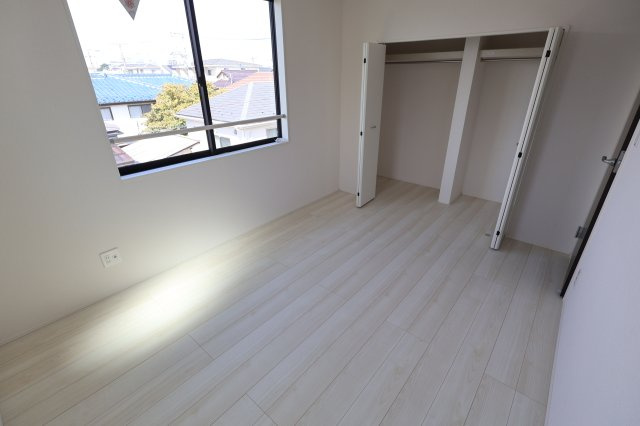 《仲介手数料無料》桜区西堀７丁目22-33(4号棟)新築一戸建てグラファーレの洋室|撮影日 2025年9月25日 13:00 晴れ