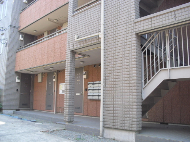 藤沢市菖蒲沢の賃貸マンションのロビー|１Ｆ共用廊下　メールボックス