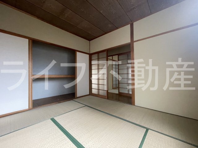 東大阪市山手町貸家の和室|柔らかい畳が心地よい和室