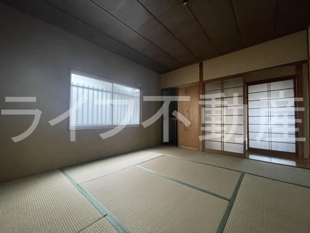 東大阪市山手町貸家の寝室|落ち着いて過ごせるお部屋なので、寝室にいかがでしょうか