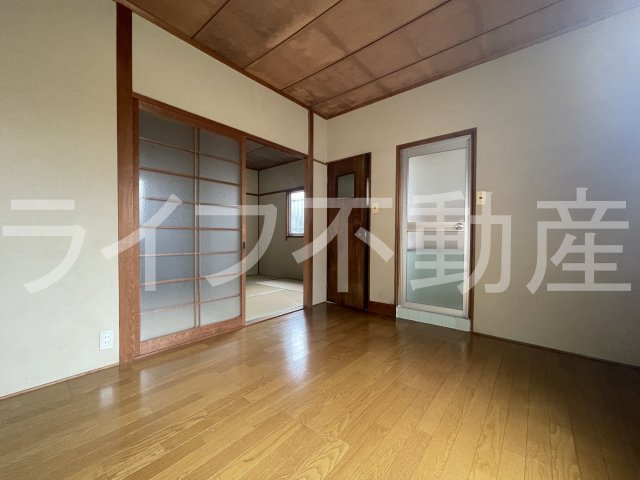 東大阪市山手町貸家の洋室|ゆったりした洋室です