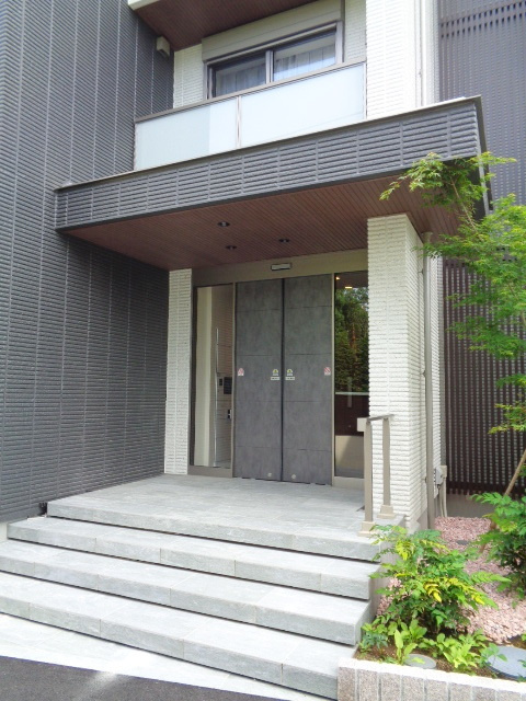 鎌倉市長谷１丁目の賃貸マンションのエントランス