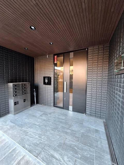 逗子市逗子１丁目の賃貸マンションのエントランス