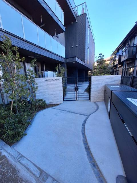 逗子市逗子１丁目の賃貸マンションのエントランス