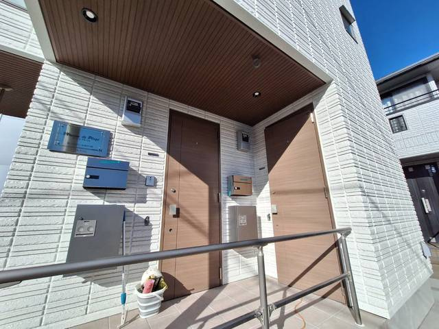 茅ヶ崎市浜竹４丁目の賃貸マンションのエントランス