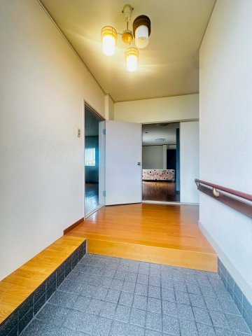 多井畑貸家の玄関