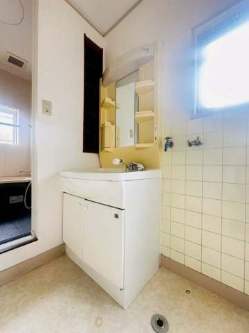 多井畑貸家の洗面所