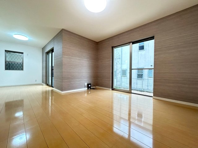 ◆リフォーム済みの美宅◆敷地広々６０坪超え◆全居室６帖以上のゆったり４LDK◆綴喜郡宇治田原町緑苑坂の居間・リビング|リビング