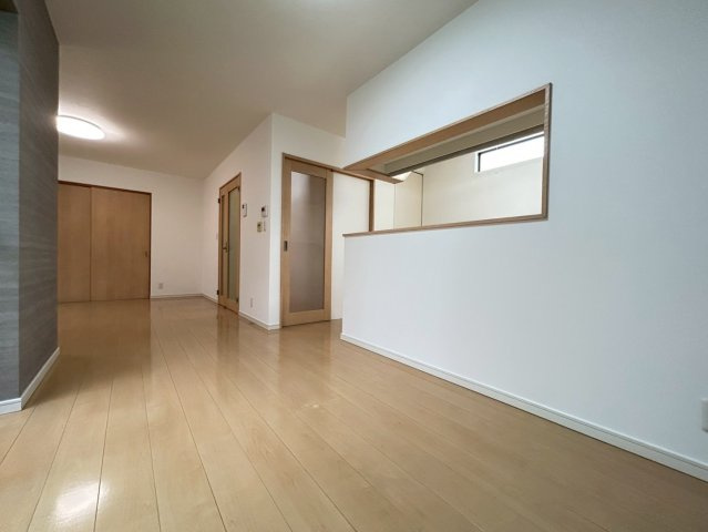 ◆リフォーム済みの美宅◆敷地広々６０坪超え◆全居室６帖以上のゆったり４LDK◆綴喜郡宇治田原町緑苑坂の居間・リビング|リビング