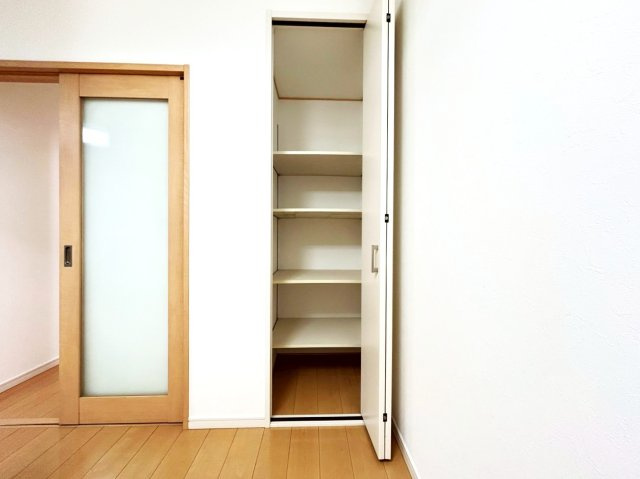 ◆リフォーム済みの美宅◆敷地広々６０坪超え◆全居室６帖以上のゆったり４LDK◆綴喜郡宇治田原町緑苑坂の収納|LDK　収納