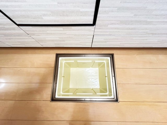 ◆リフォーム済みの美宅◆敷地広々６０坪超え◆全居室６帖以上のゆったり４LDK◆綴喜郡宇治田原町緑苑坂の収納|キッチン　床下収納