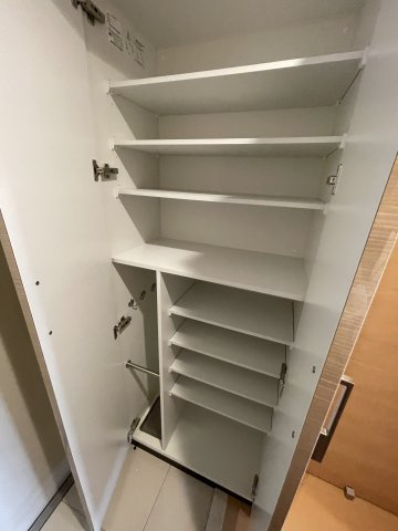 エス・キュート南森町の収納