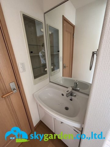 平塚市めぐみが丘1丁目　中古戸建の独立洗面台