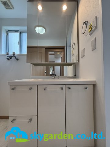 平塚市めぐみが丘1丁目　中古戸建の洗面所