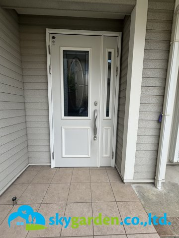 平塚市めぐみが丘1丁目　中古戸建の玄関