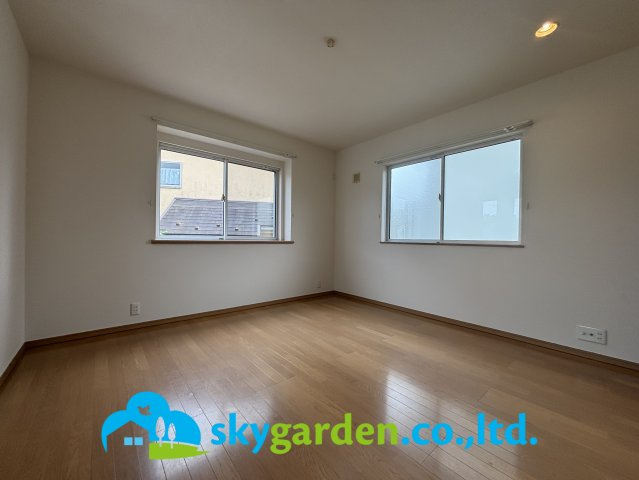 平塚市めぐみが丘1丁目　中古戸建の寝室