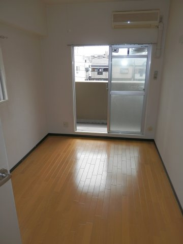 大阪市城東区野江４丁目の賃貸マンションの居間・リビング