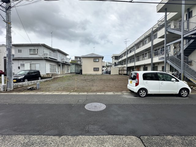 小田原市南鴨宮2丁目 鴨宮駅まで徒歩10分！広々８８坪の土地！の前面道路含む現地写真
