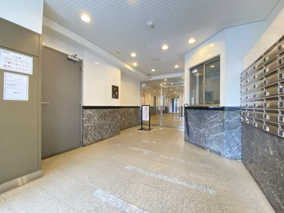 【エントランス】 | リブゼ横浜クレインポート | 風除室