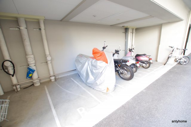 プレサンス梅田北ザ・ライブ　仲介手数料無料の駐車場