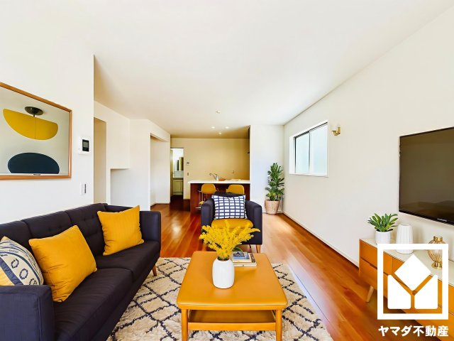 伏見区日野西大道町　２期　２号地の居間・リビング|※実写真と間取り図からCG再現した「空室リフォームイメージ」に家具などをCG合成しており、実際と異なります。