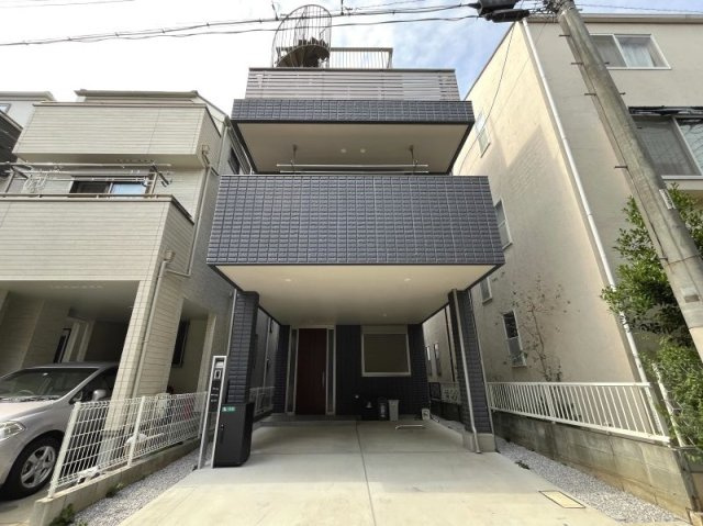 目黒区南1丁目戸建の駐車場