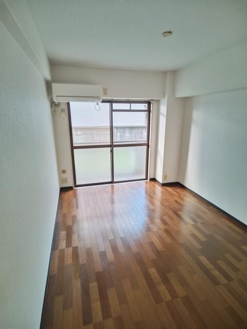 エステートイマイの洋室