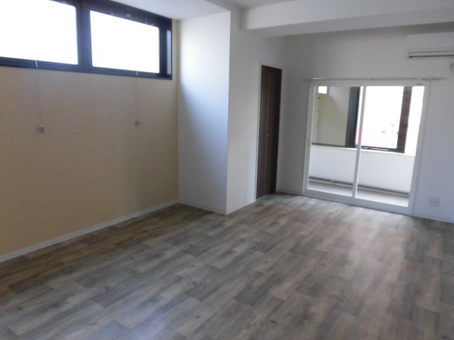 聖－ソレイユビル（住居）の居間・リビング