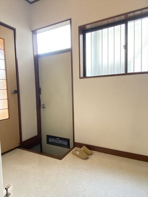 大野西アパートの玄関