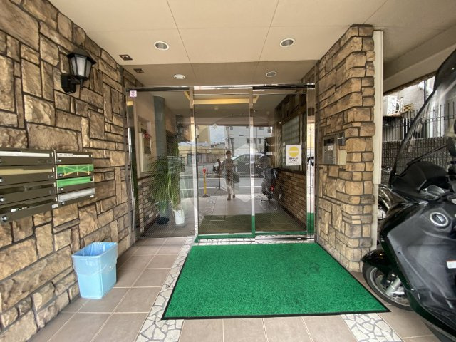 TSカーサプリモのエントランス