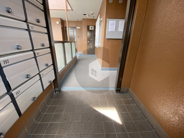 ニードハイツのロビー