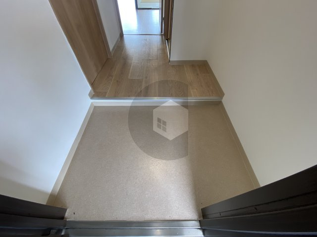 ニードハイツの玄関