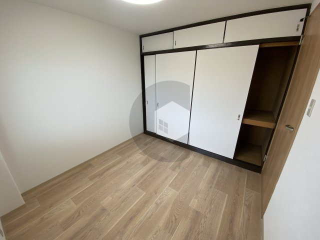 ニードハイツの洋室