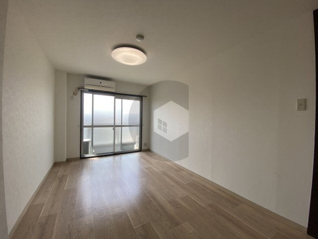 ニードハイツの居間・リビング