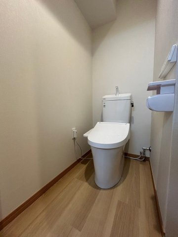 【トイレ】 | グランピアマンション箱崎Ⅷ | 冬は便座も温水も温かく快適なシャワー付トイレです