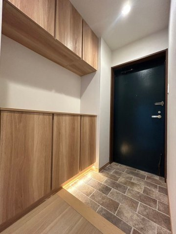 【玄関】 | グランピアマンション箱崎Ⅷ | 収納力に優れた玄関でいつでも片付いた状態でお客様を迎えられます