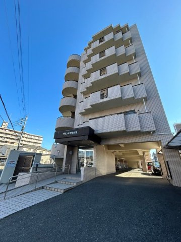 【外観】 | グランピアマンション箱崎Ⅷ | 近くにスーパーがあるので毎日のお買い物も楽になりそうです。落ち着いた環境が魅力の立地です