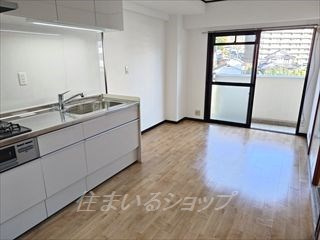 清重ビルの駐車場